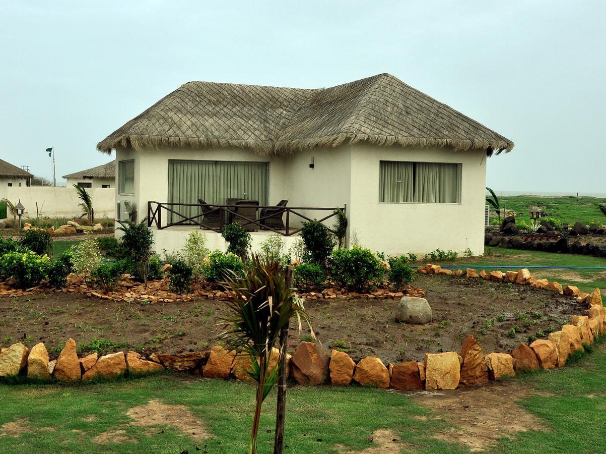 Serena Beach Resort Māndvi Extérieur photo