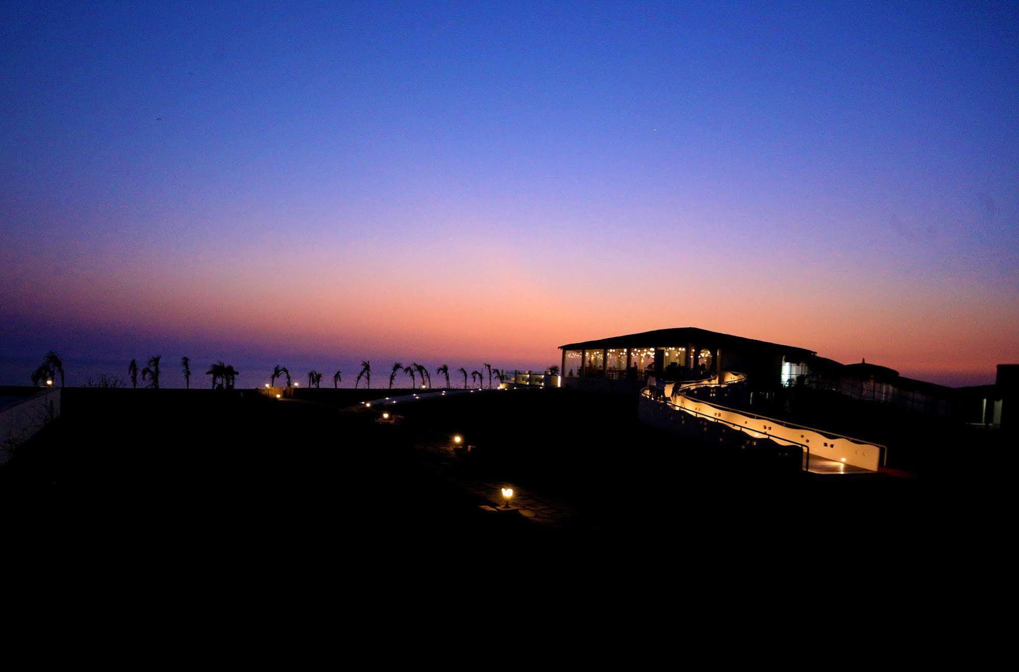 Serena Beach Resort Māndvi Extérieur photo