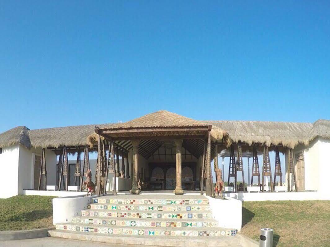Serena Beach Resort Māndvi Extérieur photo