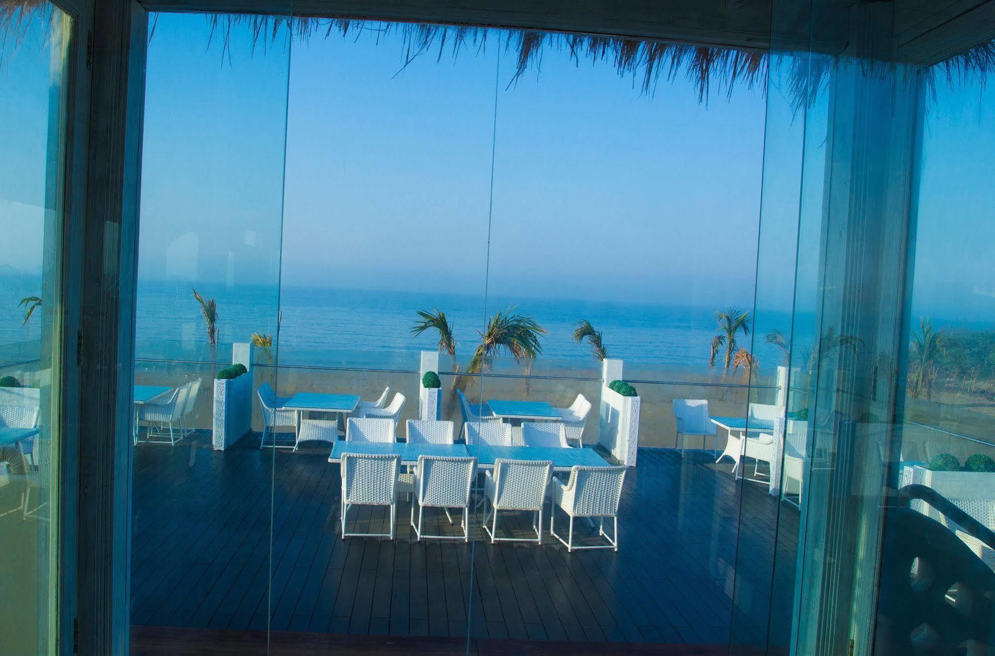 Serena Beach Resort Māndvi Extérieur photo