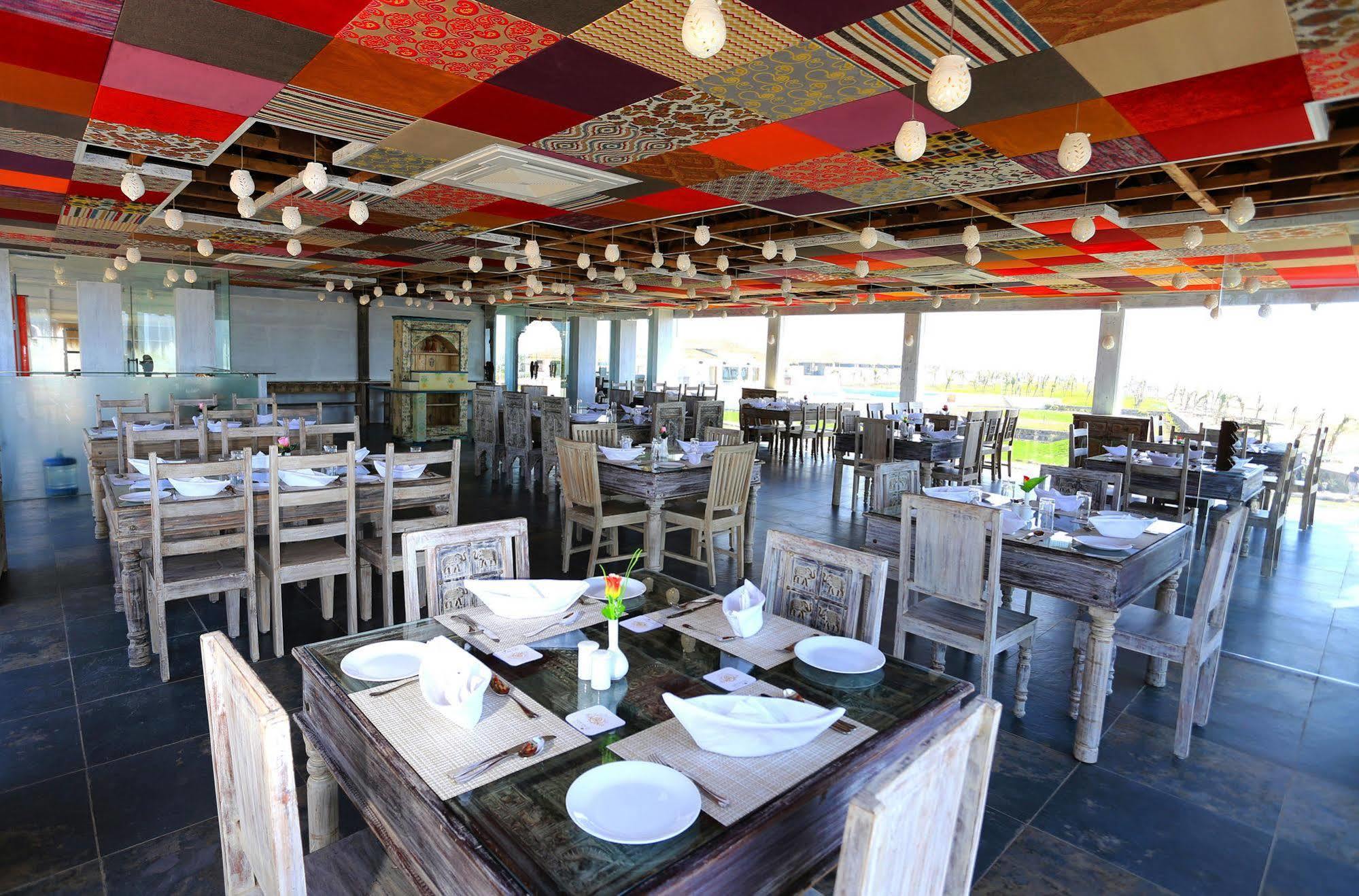 Serena Beach Resort Māndvi Extérieur photo
