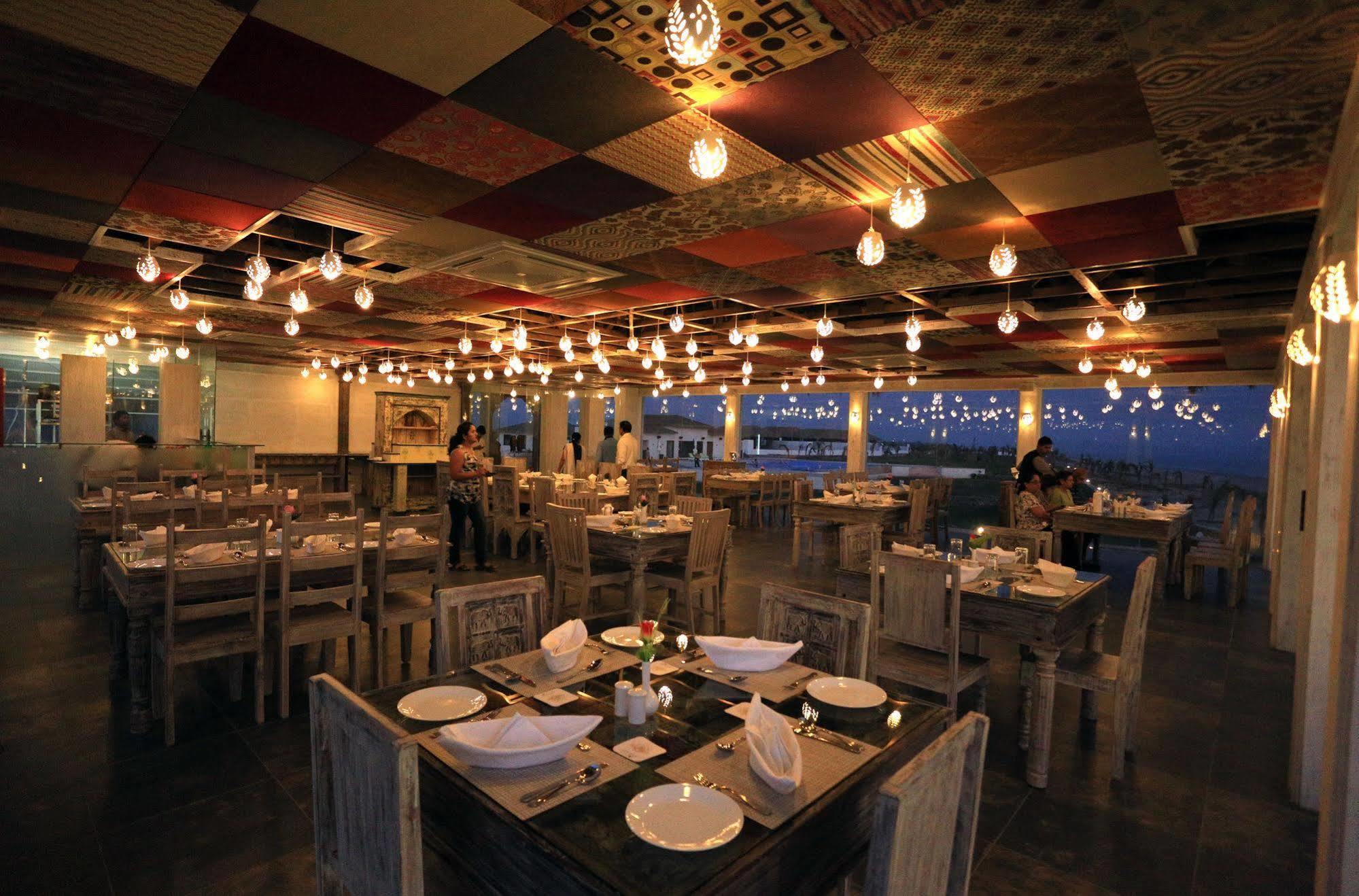 Serena Beach Resort Māndvi Extérieur photo