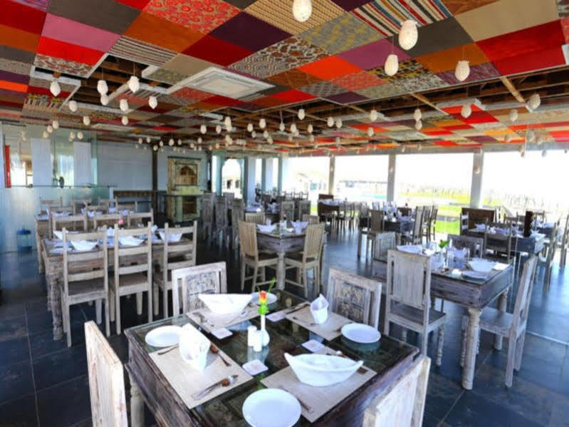 Serena Beach Resort Māndvi Extérieur photo