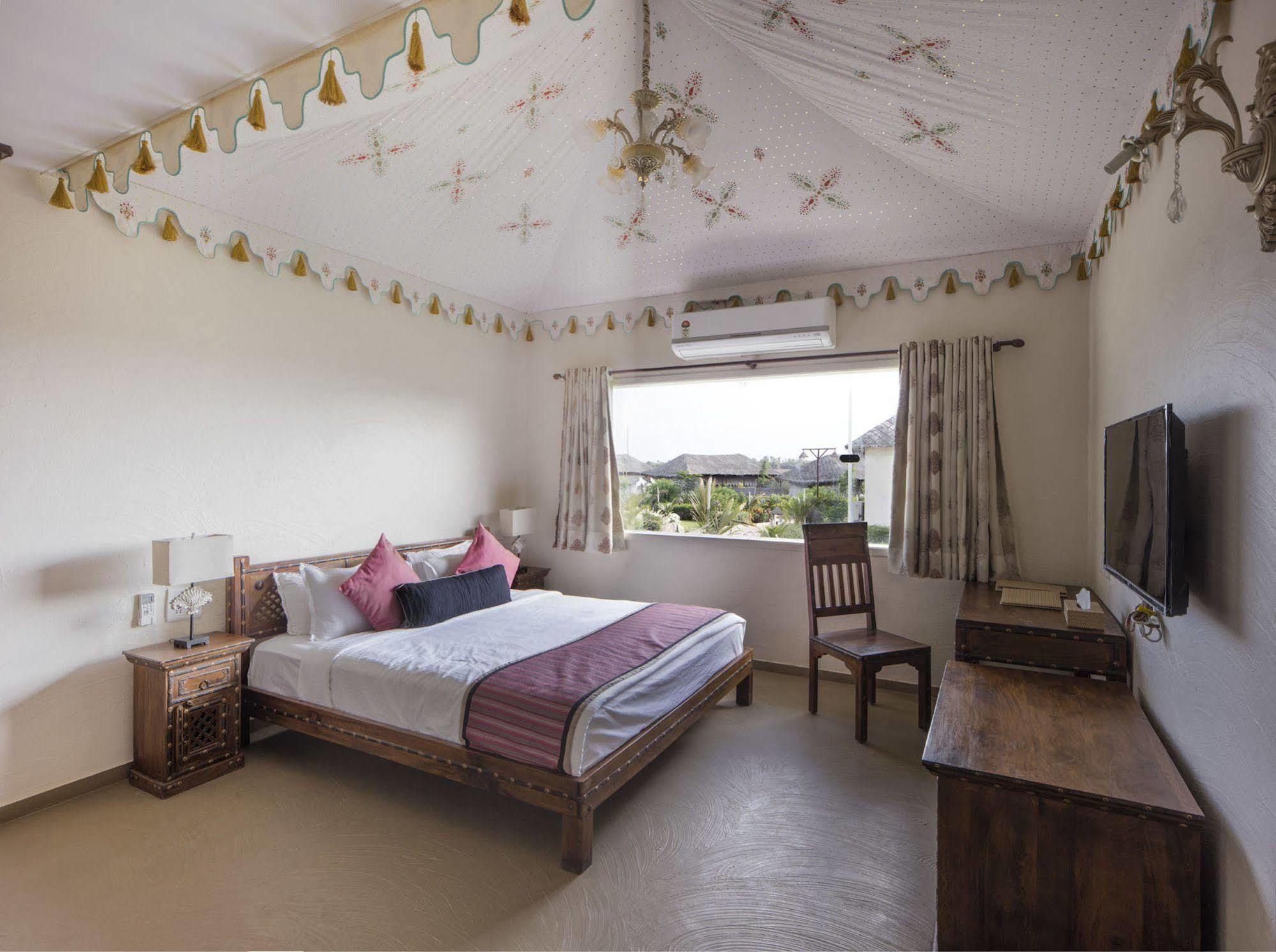 Serena Beach Resort Māndvi Extérieur photo