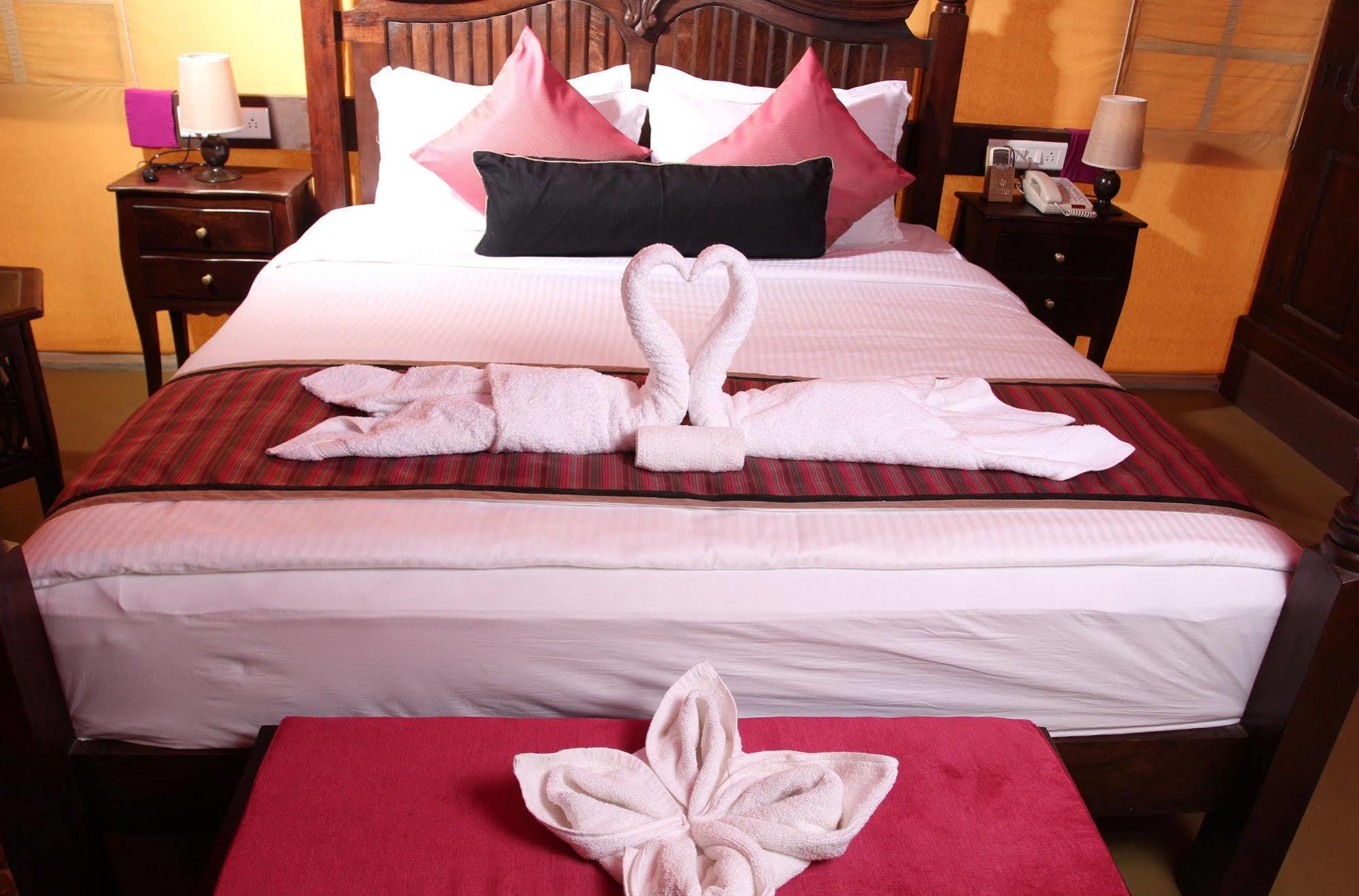 Serena Beach Resort Māndvi Extérieur photo